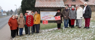 Landfrauen am Ortsschild-1170 Landfrauen am Ortsschild-1170